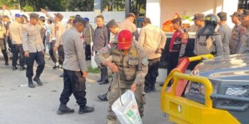 Massa Demo di Indramayu Lempar Ular ke Kantor Pemerintah, Video Aksi Hebohkan Media Sosial
