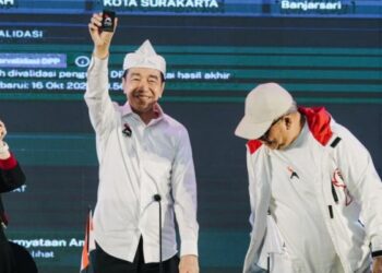 Jokowi Tunjukkan KTA PSI di Bandung, Babak Baru Dinamika Politik Nasional Jadi Sorotan