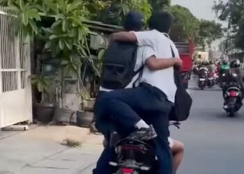 Viral! Pelajar Bonceng Empat Naik Satu Motor di Ciputat, Aksi Tuai Sorotan