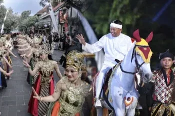 Puncak Acara Kirab Budaya di Bandung Berlangsung Meriah, Ribuan Warga Padati Jalan Utama Kota