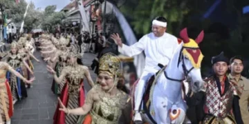 Puncak Acara Kirab Budaya di Bandung Berlangsung Meriah, Ribuan Warga Padati Jalan Utama Kota