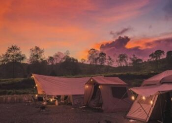 Healing di Tengah Kabut Ciwidey! Rengganis Campsite Jadi Destinasi Camping Favorit Wisatawan