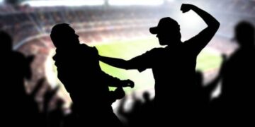 Bentrokan Suporter Usai Laga Persib vs Persija di Karawang Viral, Polisi-TNI Turun Tangan Amankan Situasi
