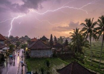 Viral di Media Sosial! BMKG Peringatkan Cuaca Ekstrem, Hujan Deras dan Petir Diprediksi Melanda Sejumlah Kota