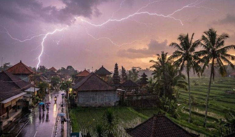 Viral di Media Sosial! BMKG Peringatkan Cuaca Ekstrem, Hujan Deras dan Petir Diprediksi Melanda Sejumlah Kota