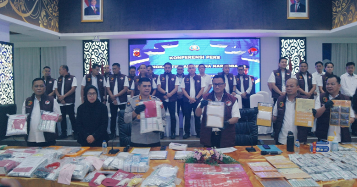 Polda Jawa Barat mengungkap 474 kasus narkoba dengan 593 tersangka selama April–Mei 2026.